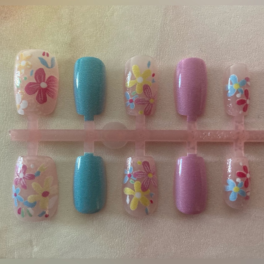 [S]💅 10Pcs Wearable Press on Nails Short Square Pink Blue Yellow Flowers Daisies
